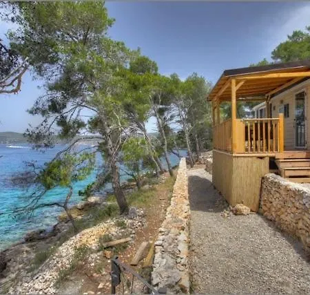 Robinsone The Diamond Of Hvar